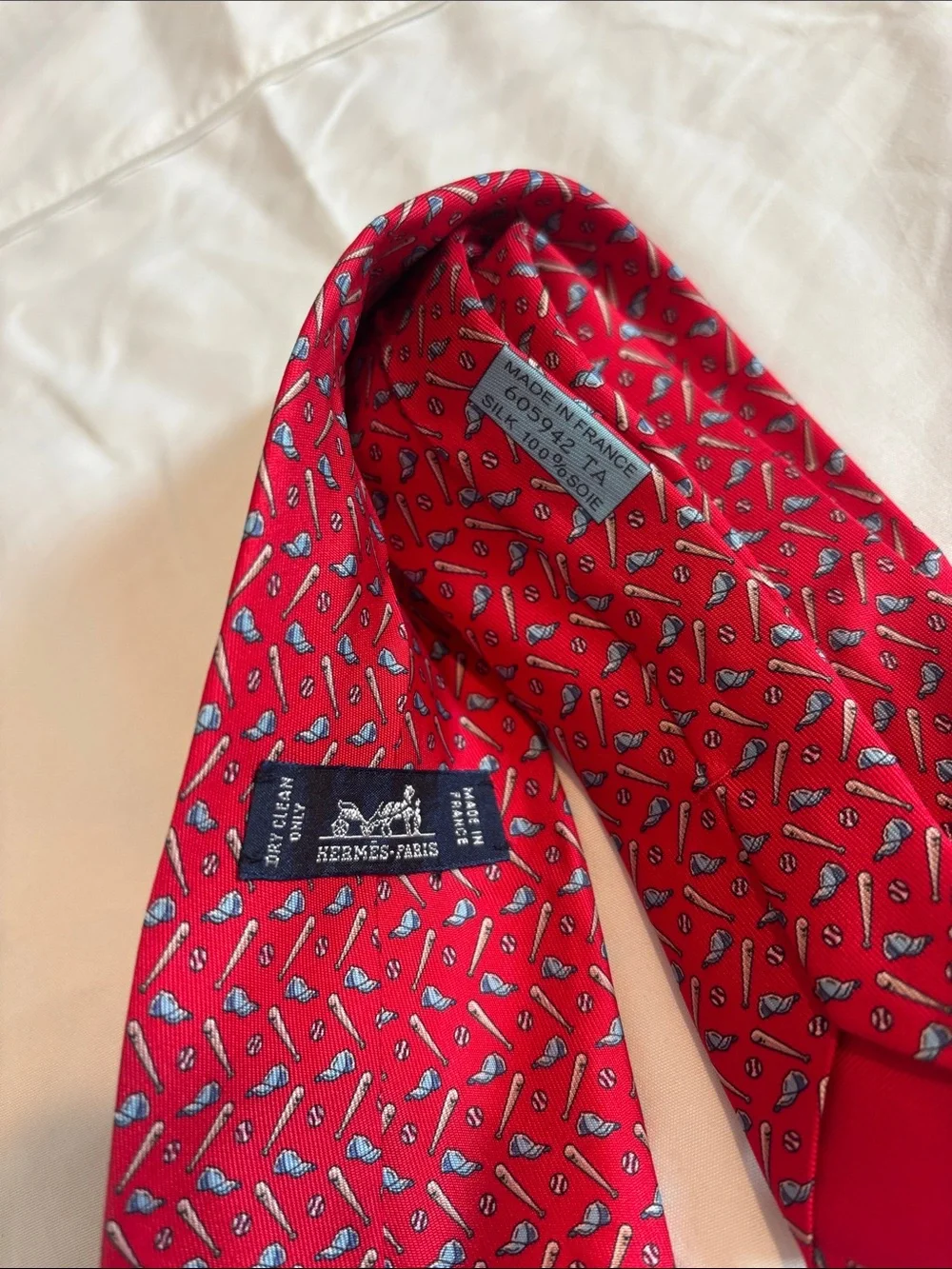 Hermes Men's Classic Red Patterned Tie